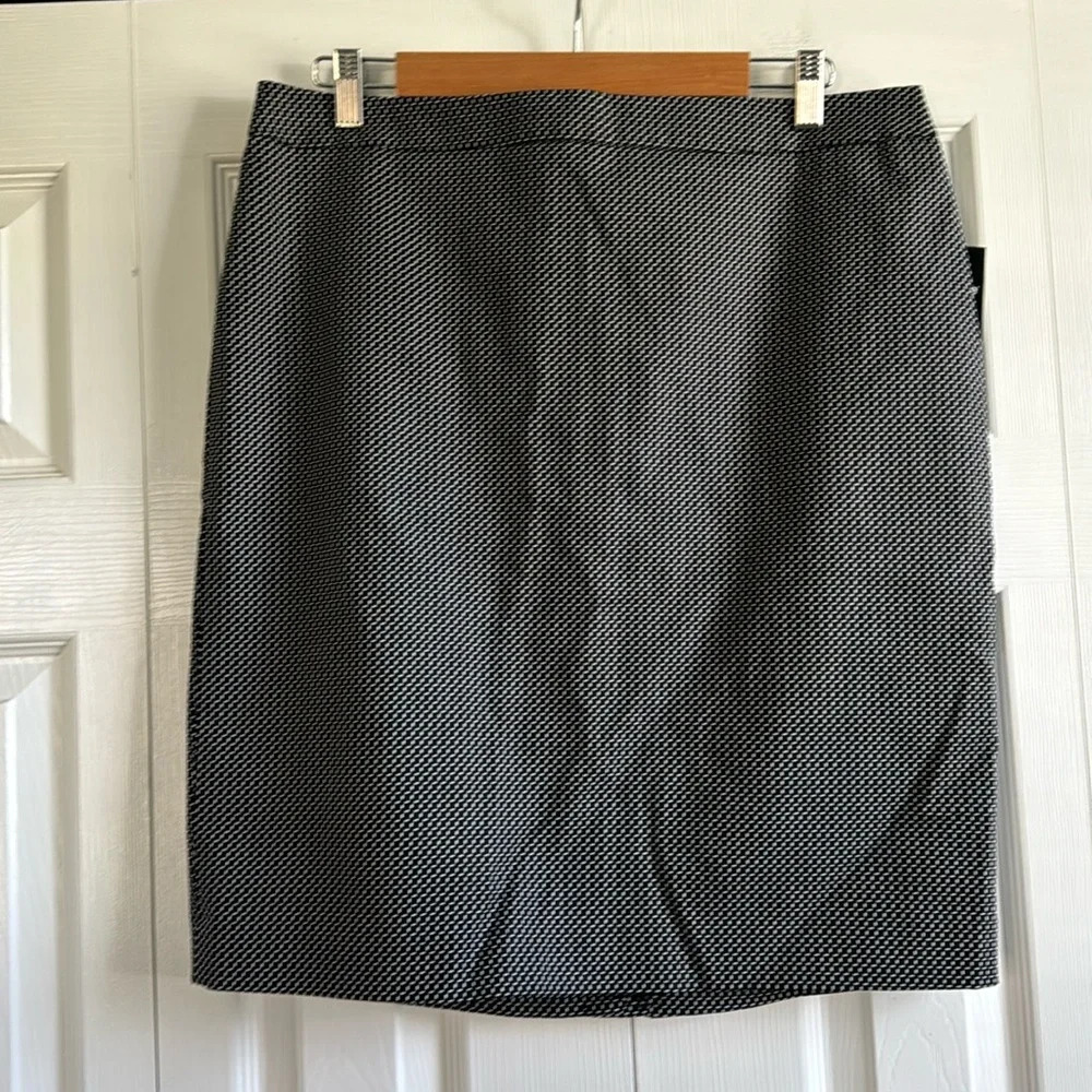 Liz Claiborne | Career | Black & White Geo Skirt | Size 14